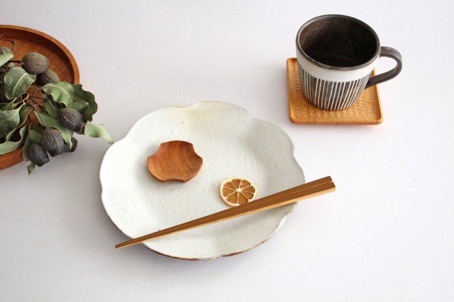 Furutani Seitosho Flowershaped Plate White Medium
