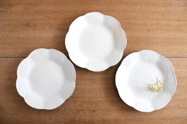 Furutani Seitosho Flowershaped Plate White Medium