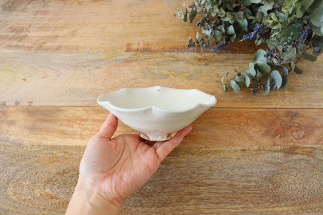 Furutani Seitosho Flower-shaped Small Bowl White | Kobachi