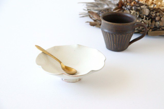 Furutani Seitosho Flower-shaped Small Bowl White | Kobachi