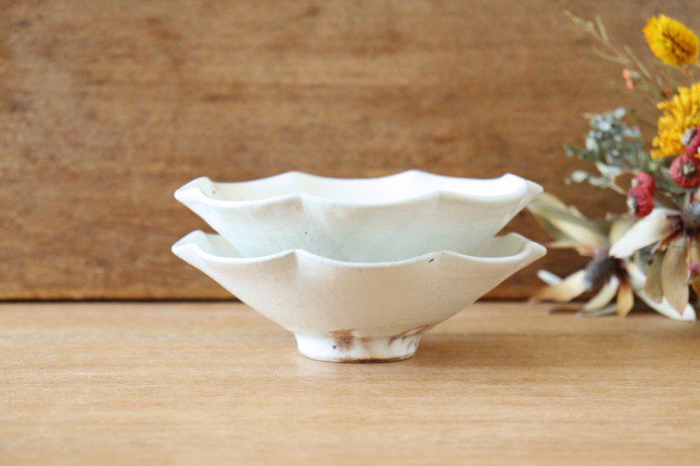 Furutani Seitosho Flower-shaped Small Bowl White | Kobachi
