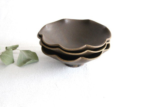 Furutani Seitosho Flower-shaped Small Bowl Brown | Kobachi