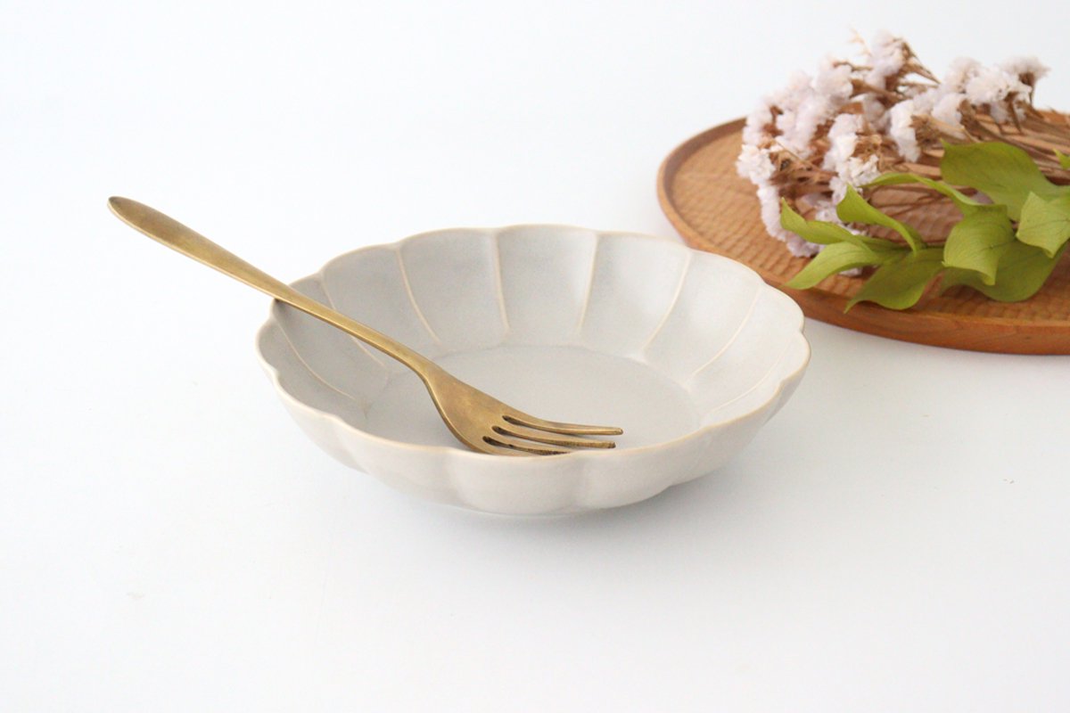 Koyo Kiln Chrysanthemum-shaped Flat Bowl Sherbet Gray 15cm/5.9in | Serving Bowl Arita Ware