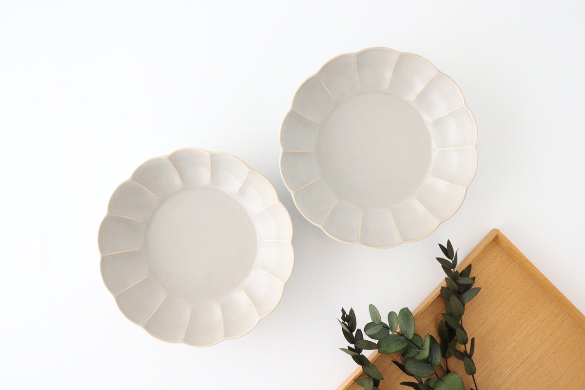 Koyo Kiln Chrysanthemum-shaped Flat Bowl Sherbet Gray 15cm/5.9in | Serving Bowl Arita Ware