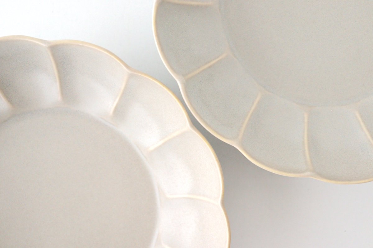 Koyo Kiln Chrysanthemum-shaped Flat Bowl Sherbet Gray 15cm/5.9in | Serving Bowl Arita Ware