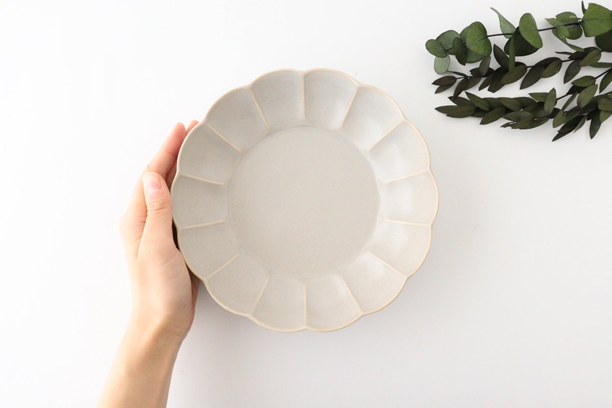 Koyo Kiln Chrysanthemum-shaped Flat Bowl Sherbet Gray 15cm/5.9in | Serving Bowl Arita Ware
