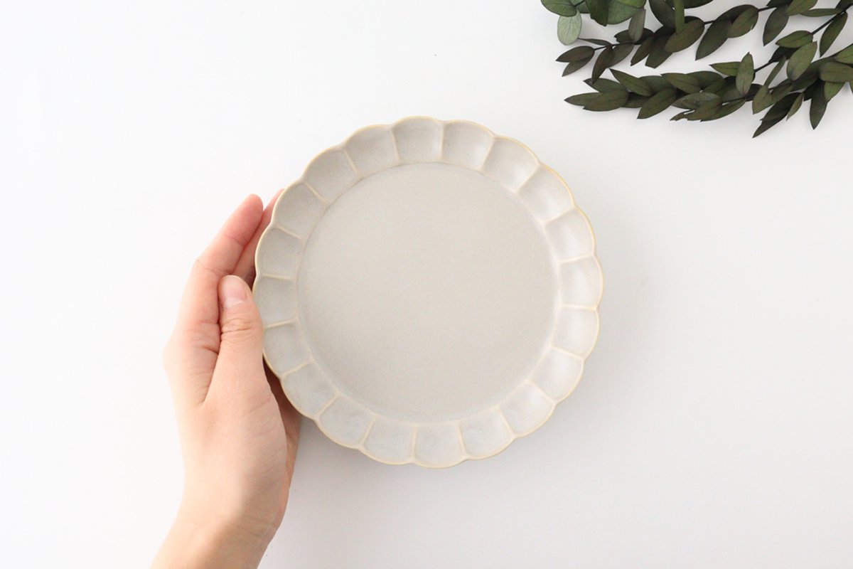 Koyo Kiln Chrysanthemum-shaped Plate Sherbet Gray 15cm/5.9in | Arita Ware
