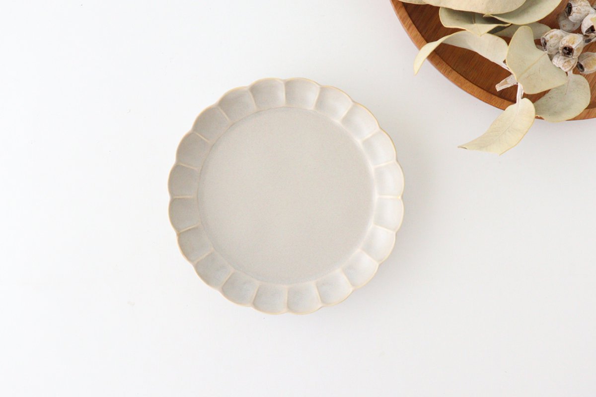Koyo Kiln Chrysanthemum-shaped Plate Sherbet Gray 15cm/5.9in | Arita Ware
