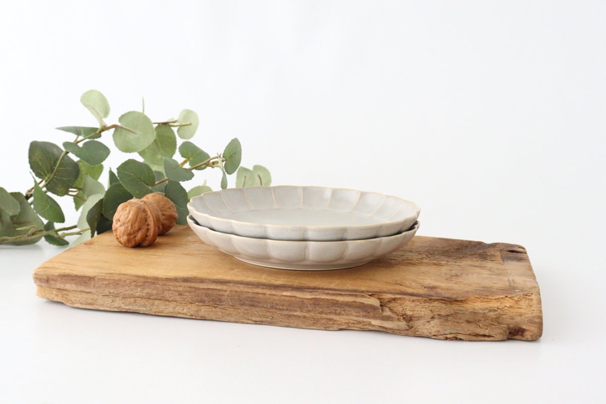 Koyo Kiln Chrysanthemum-shaped Plate Sherbet Gray 15cm/5.9in | Arita Ware