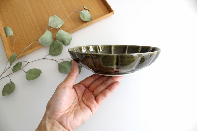 Koyo Kiln Chrysanthemum-shaped Flat Bowl Olive 15cm/5.9in | Serving Bowl Arita Ware