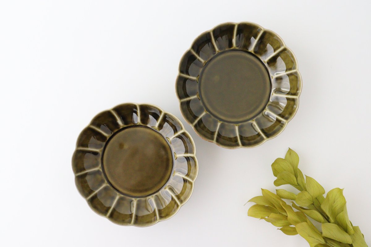 Koyo Kiln Chrysanthemum-shaped Flat Bowl Olive 15cm/5.9in | Serving Bowl Arita Ware