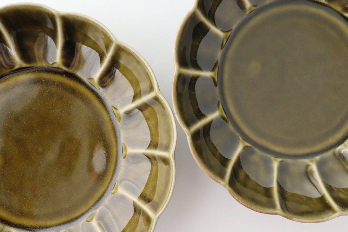 Koyo Kiln Chrysanthemum-shaped Flat Bowl Olive 15cm/5.9in | Serving Bowl Arita Ware
