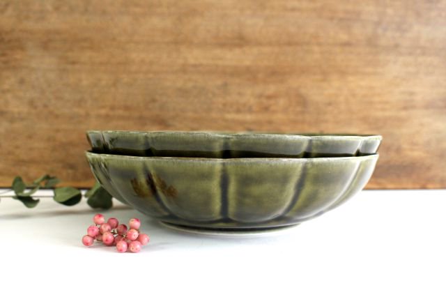 Koyo Kiln Chrysanthemum-shaped Flat Bowl Olive 15cm/5.9in | Serving Bowl Arita Ware