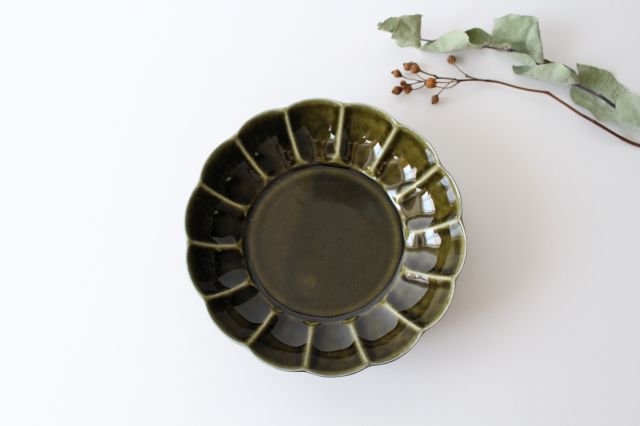 Koyo Kiln Chrysanthemum-shaped Flat Bowl Olive 15cm/5.9in | Serving Bowl Arita Ware