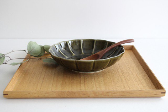 Koyo Kiln Chrysanthemum-shaped Flat Bowl Olive 15cm/5.9in | Serving Bowl Arita Ware