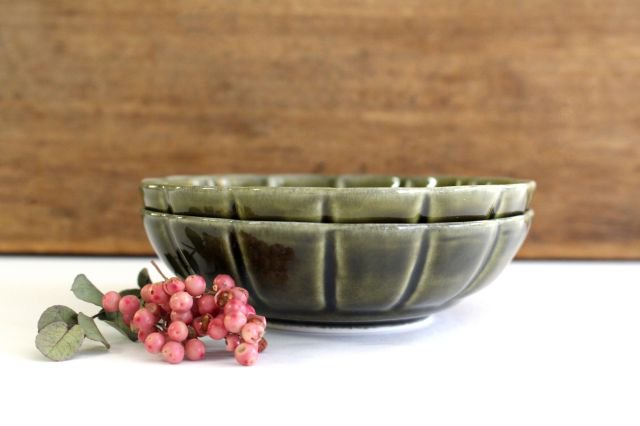 Koyo Kiln Chrysanthemum-shaped Small Bowl Olive | Kobachi Arita Ware