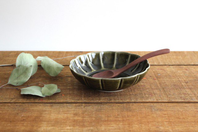 Koyo Kiln Chrysanthemum-shaped Small Bowl Olive | Kobachi Arita Ware