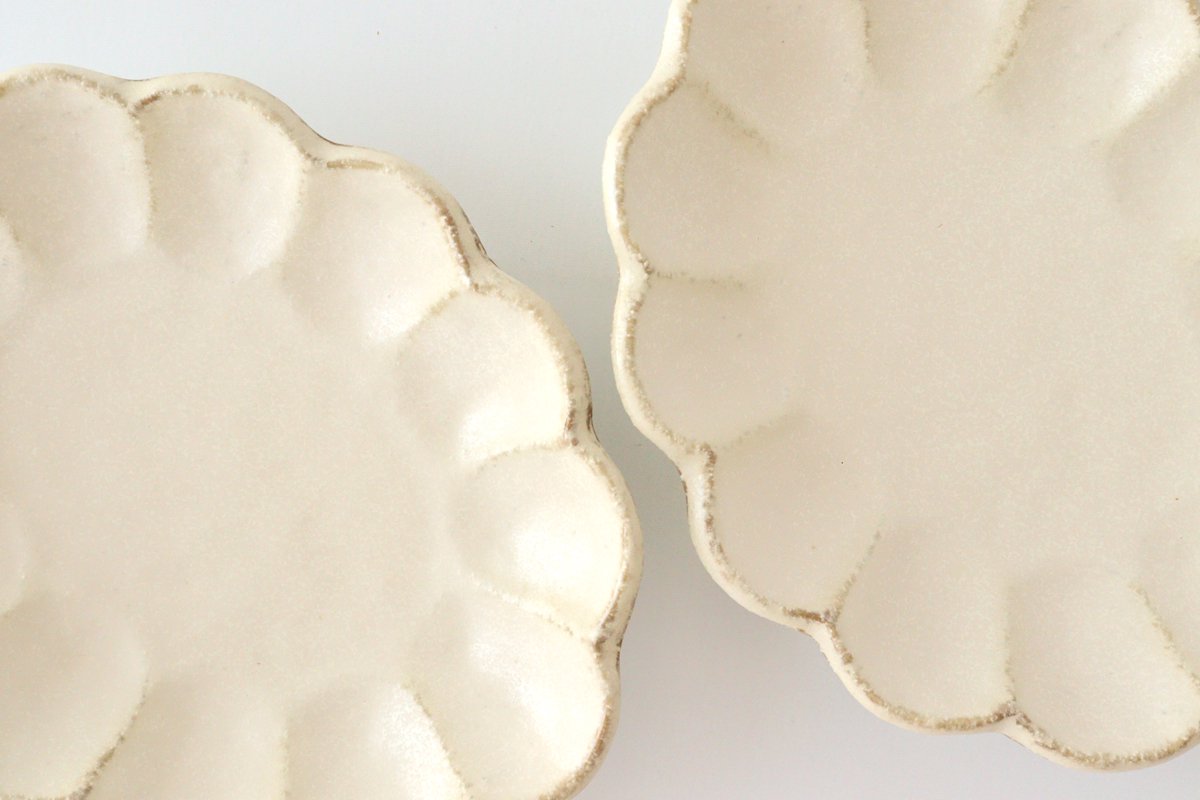 Oval Plate White Chrysanthemum | Mino Ware