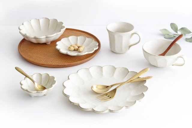 Oval Plate White Chrysanthemum | Mino Ware
