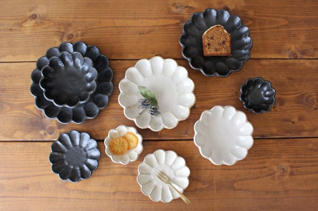 Oval Plate White Chrysanthemum | Mino Ware