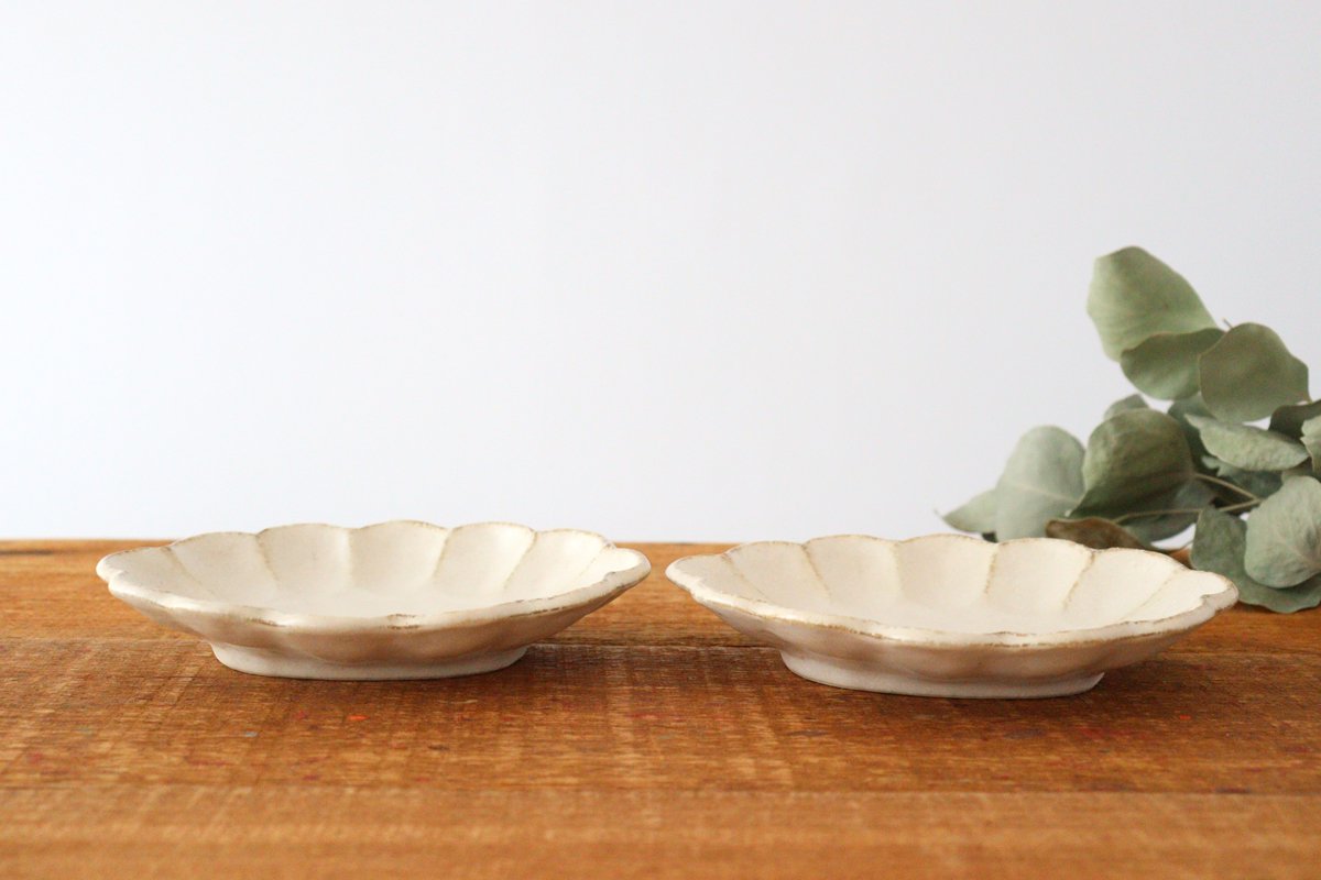 Oval Plate White Chrysanthemum | Mino Ware