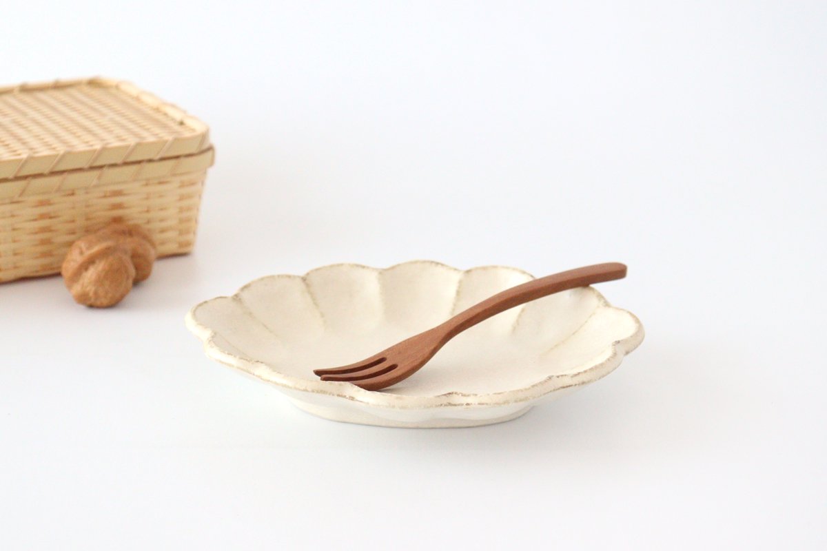 Oval Plate White Chrysanthemum | Mino Ware