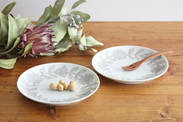 Round Plate Gray Daisy 18cm/7.1in | Hasami Ware