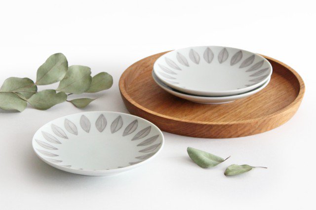 Round Plate Gray Leaves 15cm/5.9in | Hasami Ware