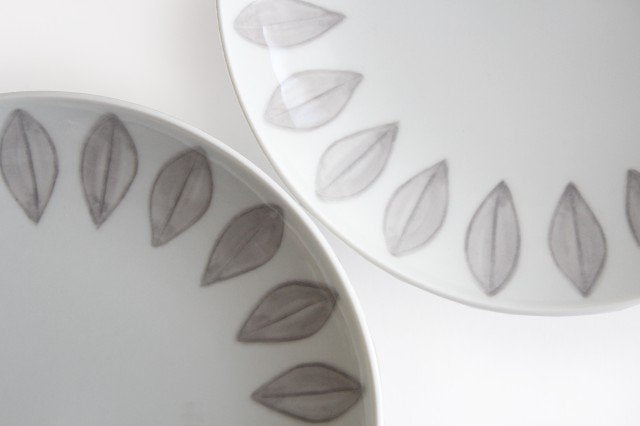 Round Plate Gray Leaves 15cm/5.9in | Hasami Ware