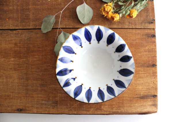 Deformed Bowl Petal M | Serving Bowl Hasami Ware