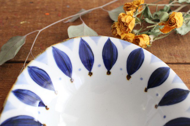 Deformed Bowl Petal M | Serving Bowl Hasami Ware