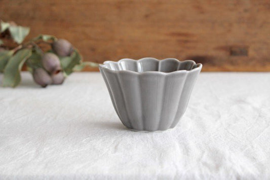 10cm bowl gray porcelain Kikuwari Hasami ware-TOP