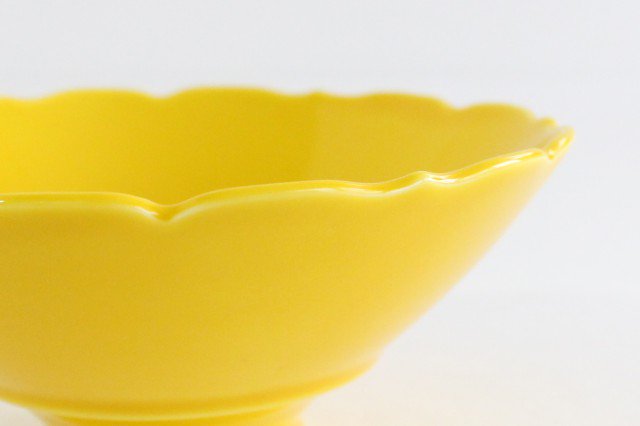 Bellflower-shaped Small Bowl Yellow | Kobachi Hasami Ware