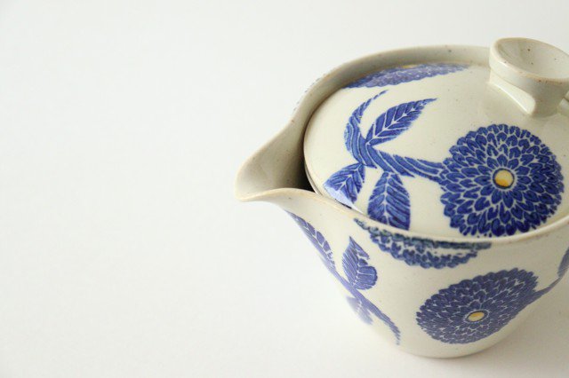 Japanese Teapot with Blue Dahlia | Kyusu Hasami Ware