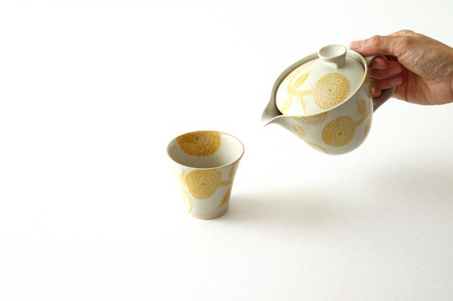Japanese Teapot with Yellow Dahlia | Kyusu Hasami Ware