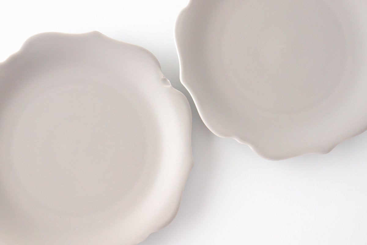 aoi Flower-shaped Plate Dark Ash | Mino Ware