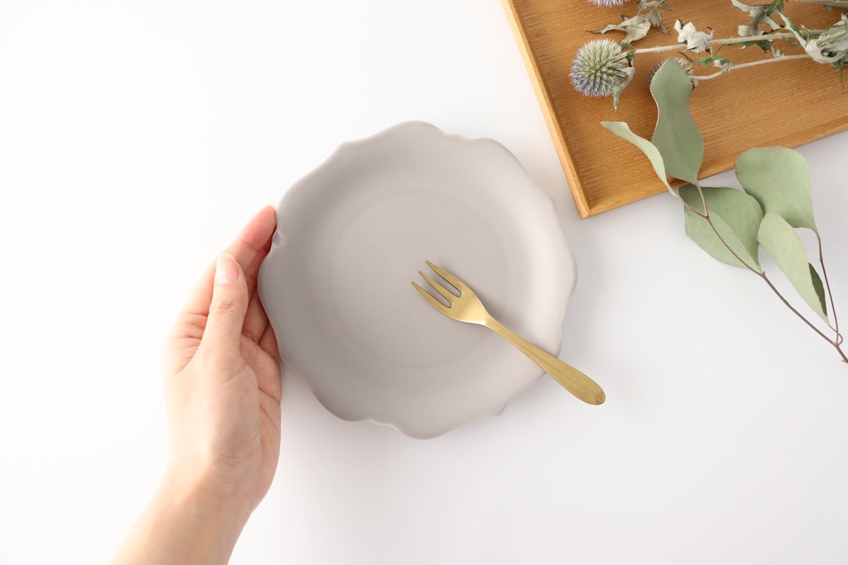 aoi Flower-shaped Plate Dark Ash | Mino Ware