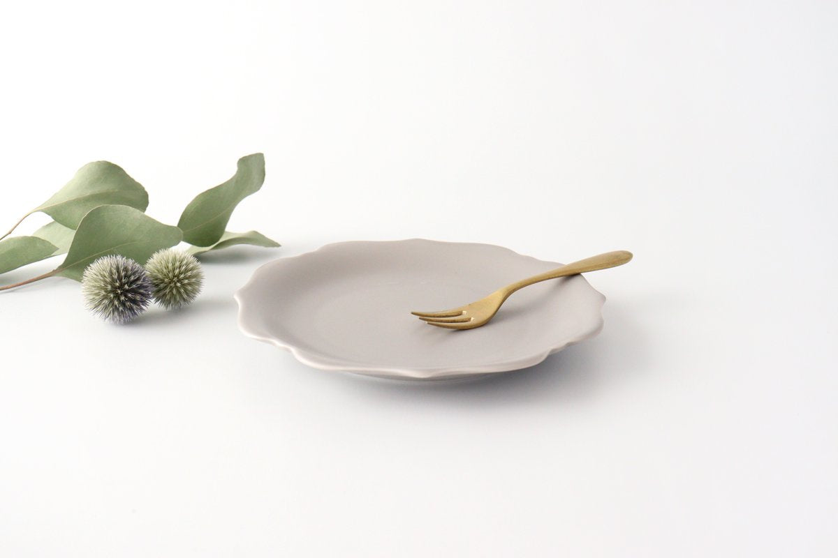 aoi Flower-shaped Plate Dark Ash | Mino Ware