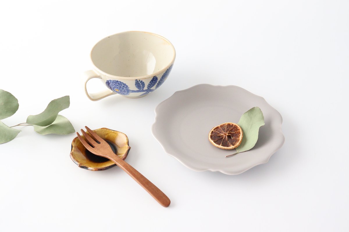 aoi Flower-shaped Plate Dark Ash | Mino Ware