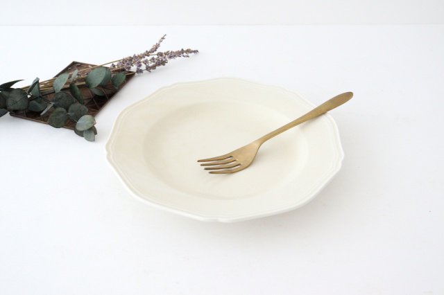 calme Flower Shaped Plate Yuzuhada Shino | Hasami Ware