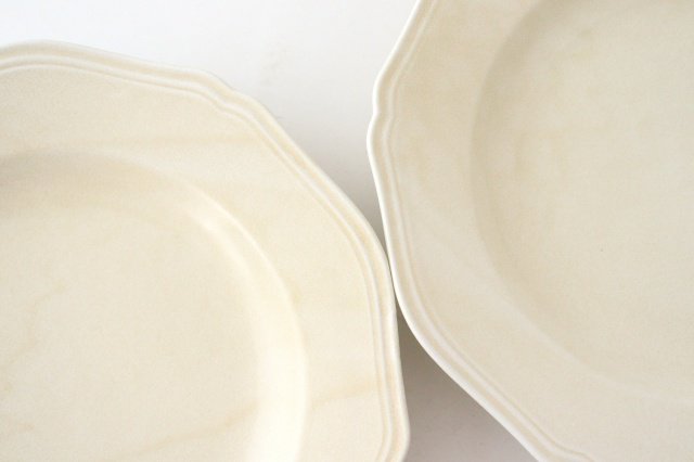 calme Flower Shaped Plate Yuzuhada Shino | Hasami Ware