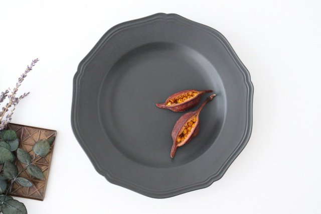 calme Flower Shaped Plate Matte Black| Hasami Ware