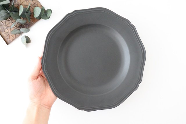 calme Flower Shaped Plate Matte Black| Hasami Ware