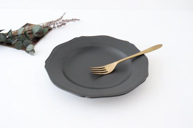 calme Flower Shaped Plate Matte Black| Hasami Ware
