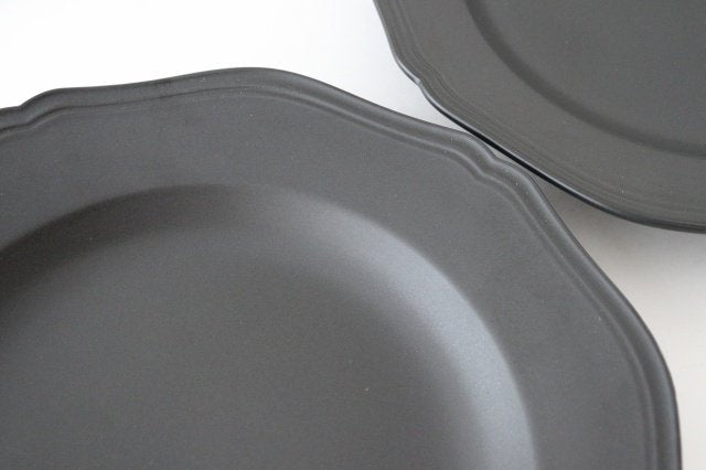 calme Flower Shaped Plate Matte Black| Hasami Ware