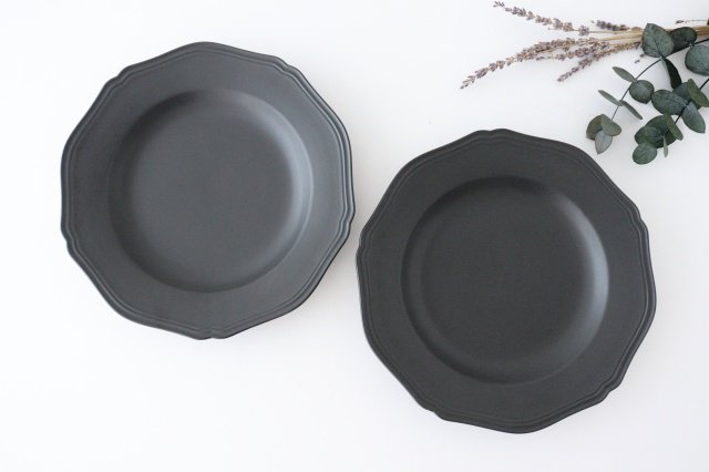 calme Flower Shaped Plate Matte Black| Hasami Ware