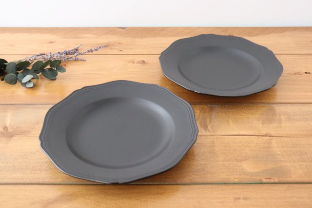 calme Flower Shaped Plate Matte Black| Hasami Ware