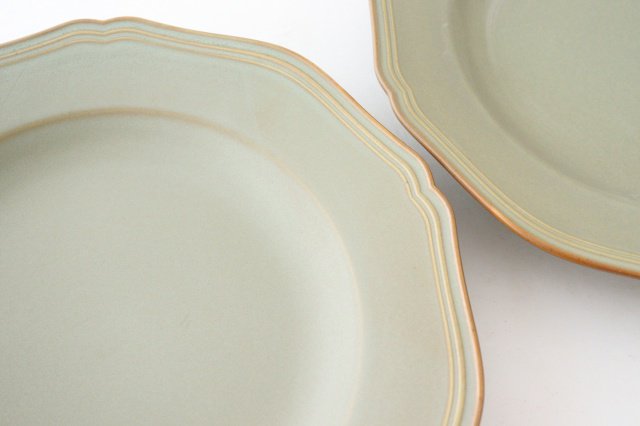 calme Flower Shaped Plate Matte | Hasami Ware