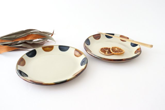 Toshin Kiln Round Plate Brown and Blue Dots 21cm/8.3in | Tsuboya Ware Yachimun