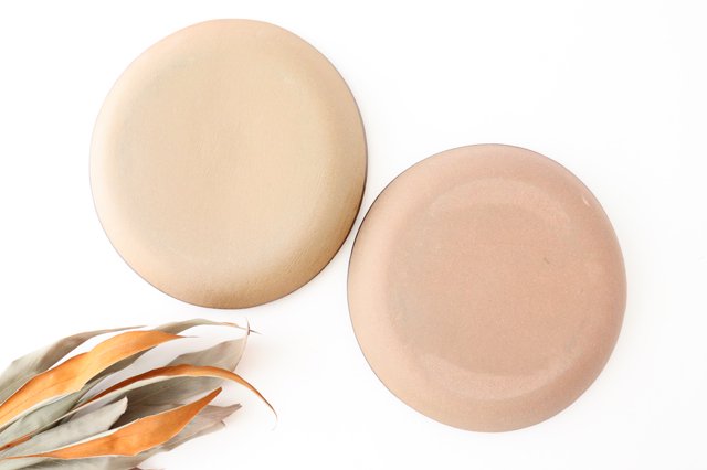 Toshin Kiln Round Plate Brown and Green Dots 21cm/8.3in | Tsuboya Ware  Yachimun-Detail2